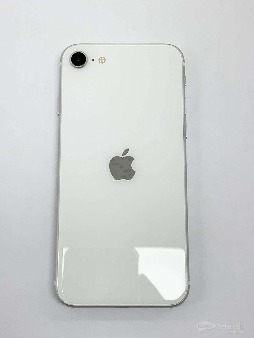 出售99新苹果se2256g白色电池90