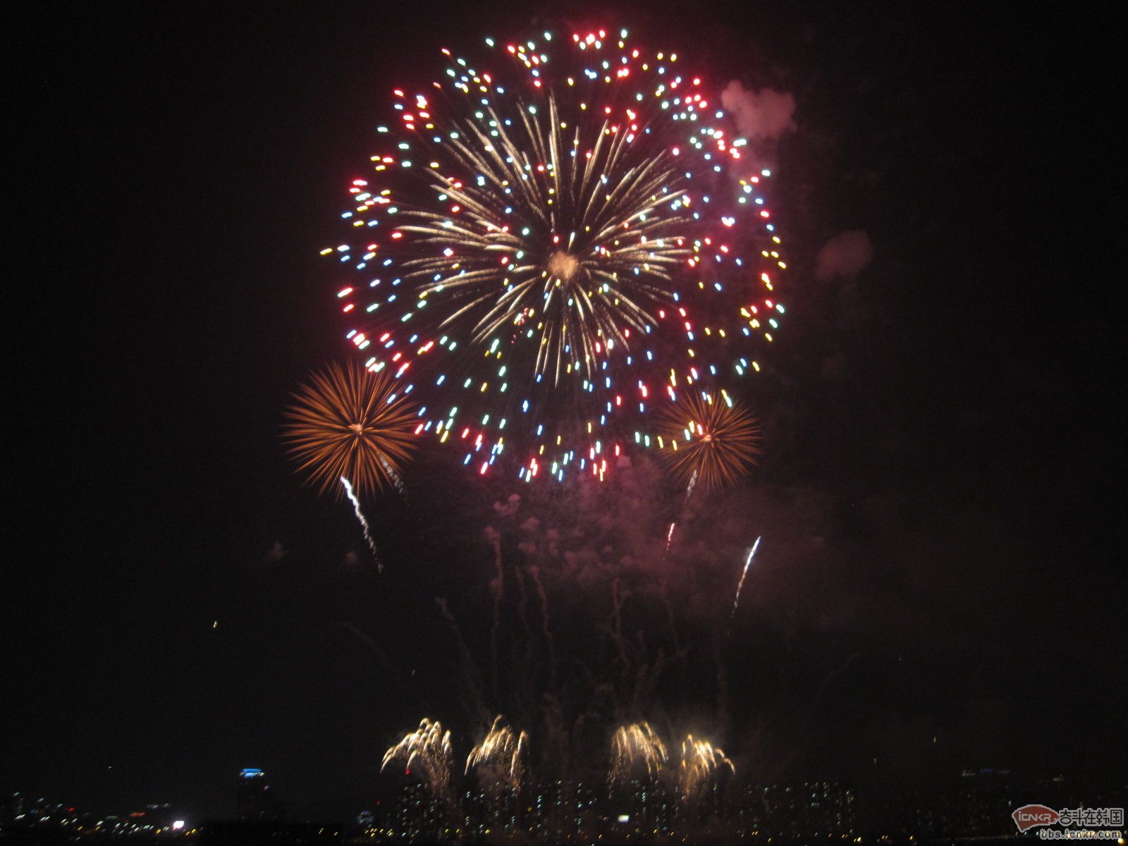 2011年首尔国际烟花节落幕-韩国新闻-要闻-奋斗在韩国 韩国留学生华人