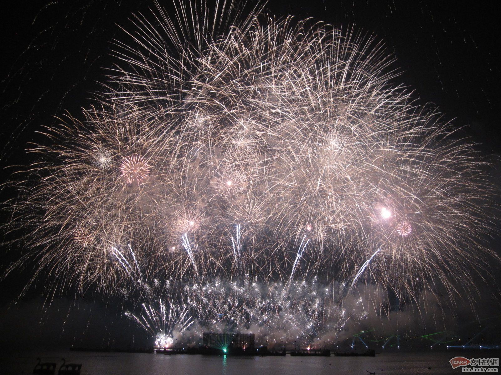 2011年首尔国际烟花节落幕-韩国新闻-要闻-奋斗在韩国 韩国留学生华人