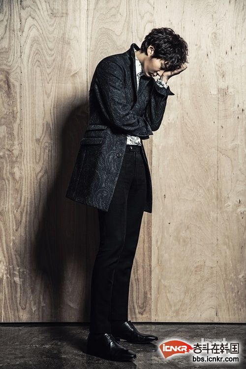 朱元时尚写真曝光 黑色皮衣酷感十足