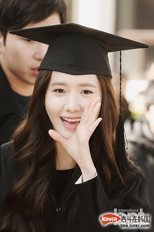少女时代允儿大学毕业 穿学士服捧花开怀笑-韩国新闻-要闻-奋斗在韩国