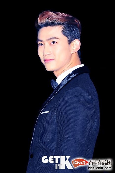 shinee 珉豪凭借巨人获得最佳新人男演员的 崔宇植2015,刘亚仁