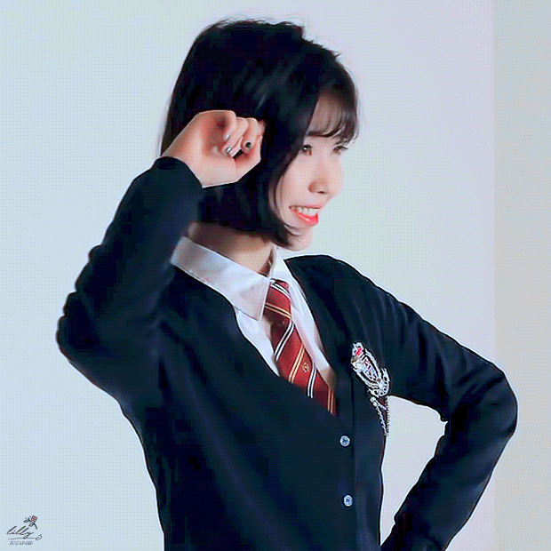 韩国明星李知恩学姐的校服诱惑