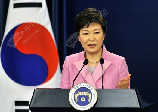 朴槿惠搬离青瓦台，场面着实有些意外……