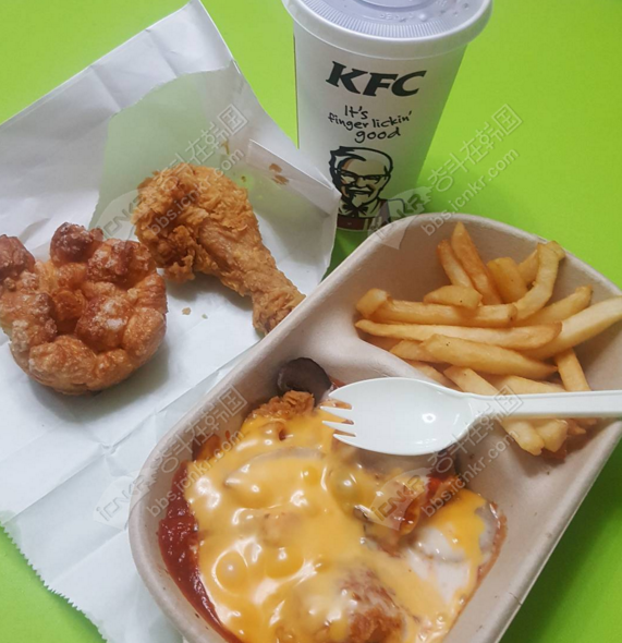 韩国肯德基推出新品舀着吃的炸鸡吃过的小伙伴都说不错呢