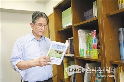 中国工程院外籍院士：最看重的“奖章”是学生