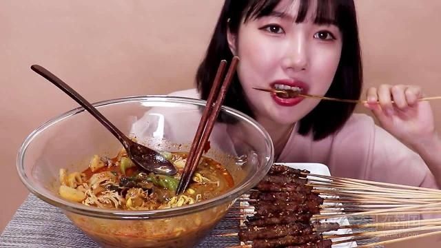 中国料理店抢占韩国知名商圈 火锅麻辣烫人气很旺