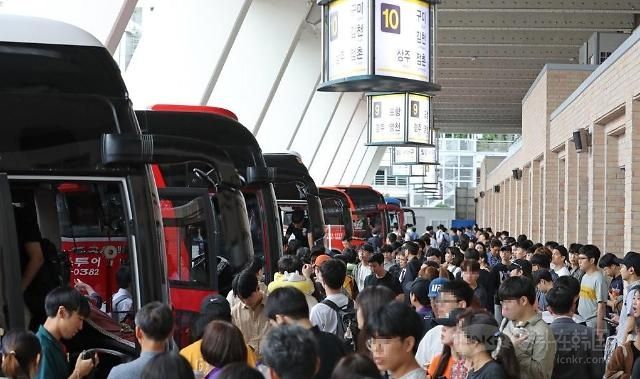 韩国秋运揭幕 中秋长假首日道路大面积拥堵