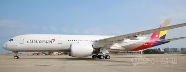 韩亚航空客机在美机场发生碰撞 机翼受损无人员伤亡