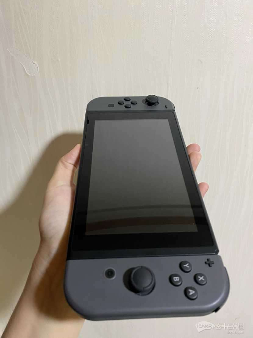 【韩版switch 】35w出,里面有数字版塞尔达,充了美元买的.