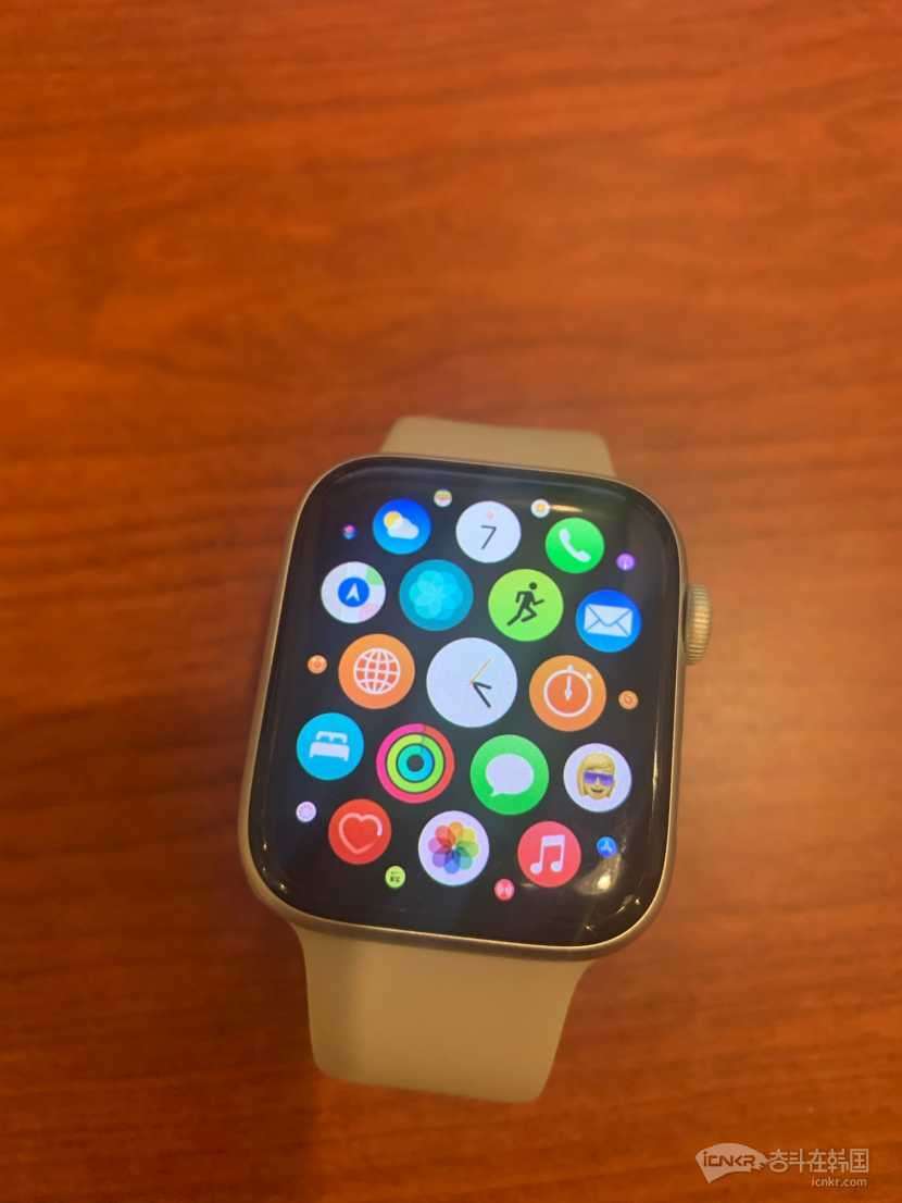 苹果4代手表 44mm