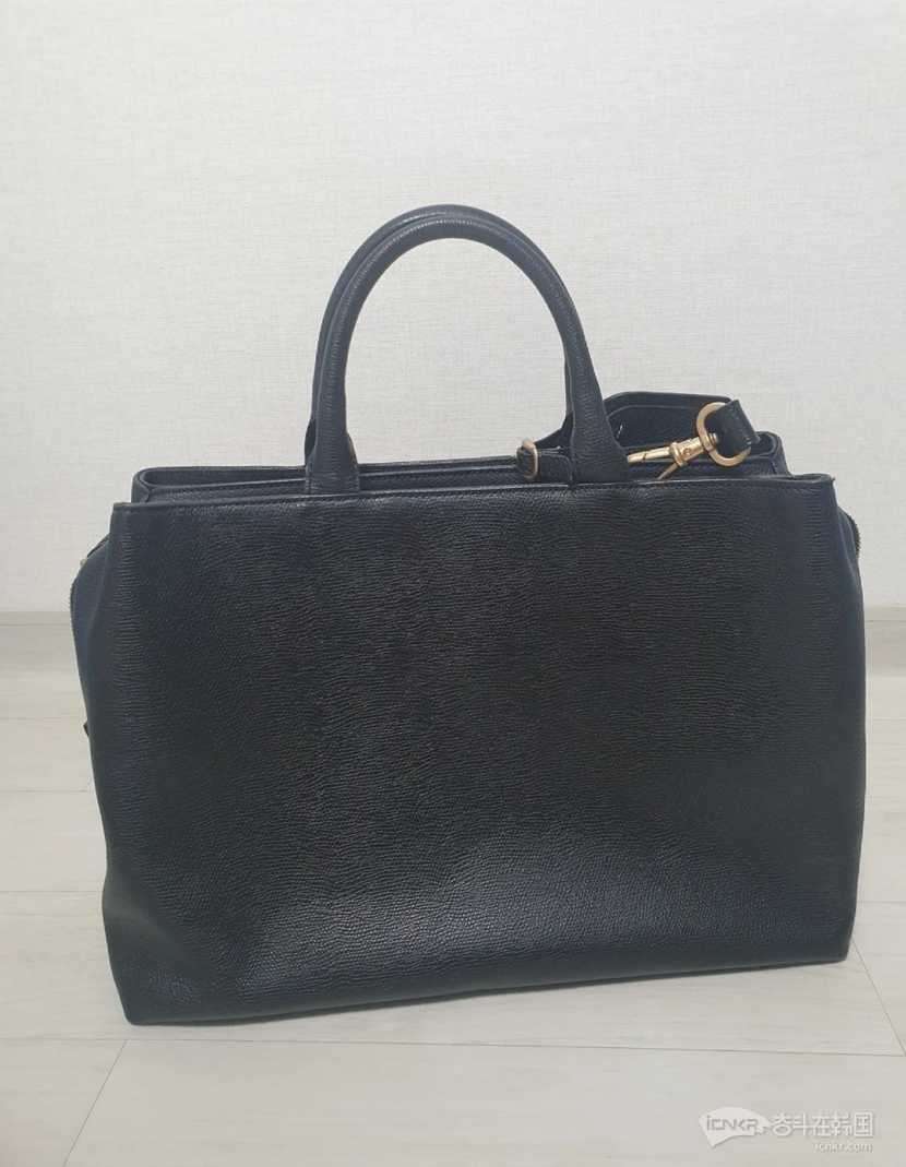 全新couronne真皮女包10万甩