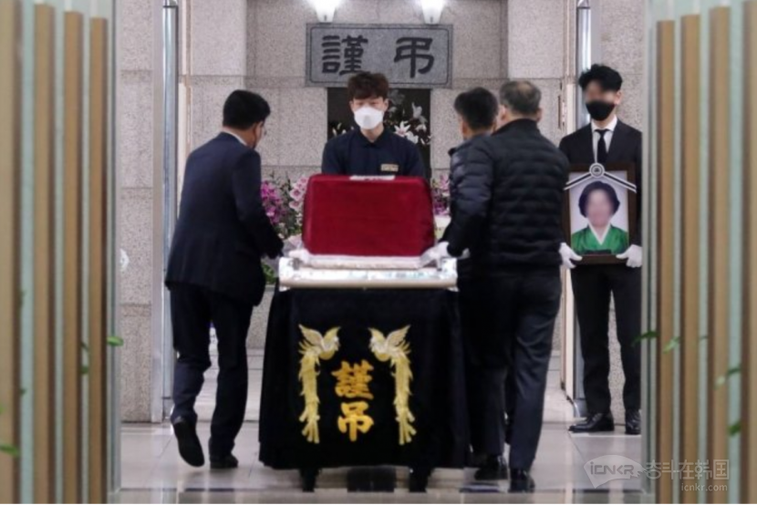 韩国新冠死亡病例激增，引起了火葬骚*乱