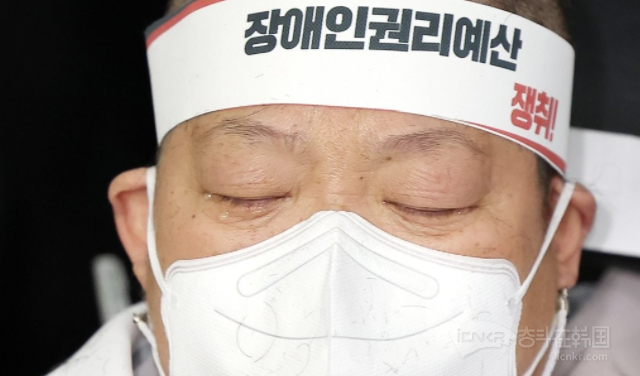 韩国全残联举行削发仪式代替地铁示威，表明斗争决心