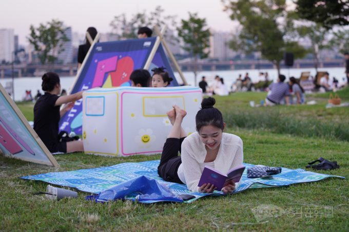 韩国去年成人综合阅读率为43% 创历史新低