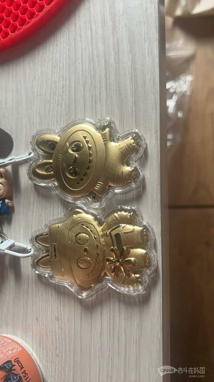 labubu纯金小挂饰