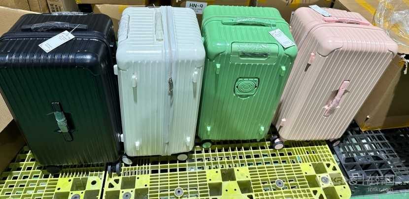 26寸行李箱，全新未用4个颜色，4万5一个包邮