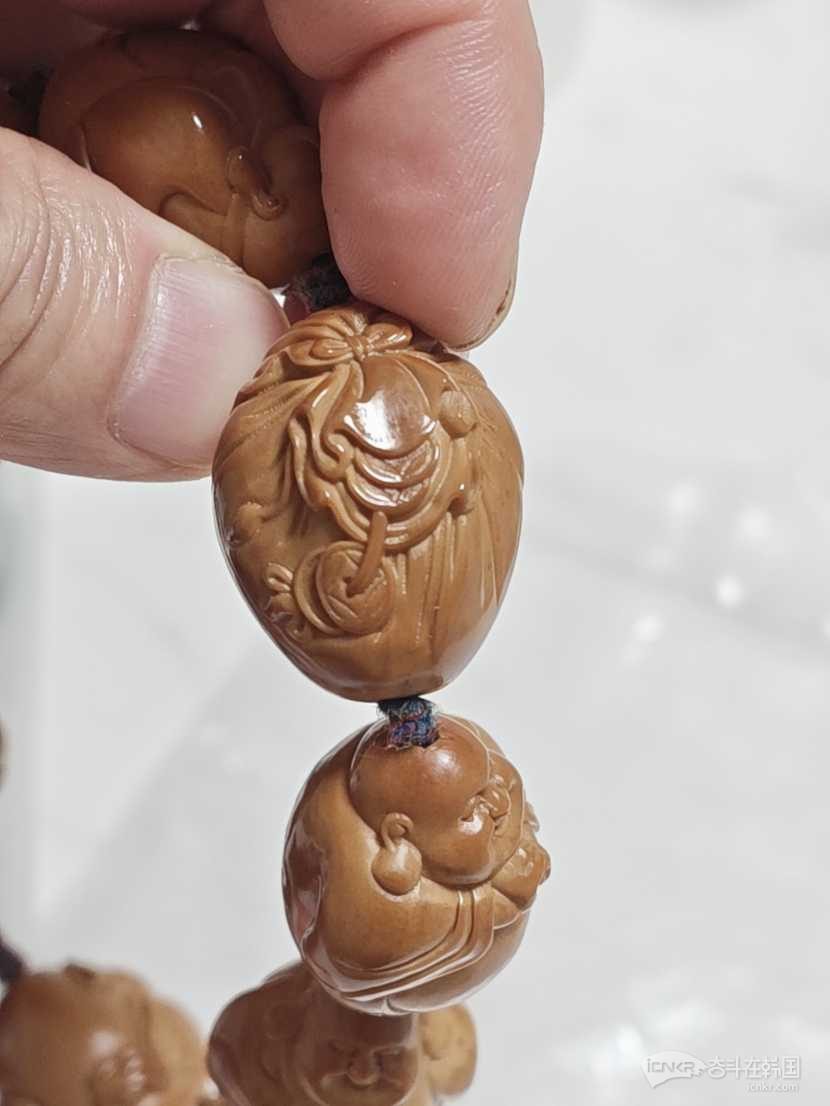 出售纯手工橄榄核雕，招财弥勒，省级大师作品