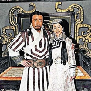 佘诗曼怒斥“小三传闻” 称和胡军关系如兄妹