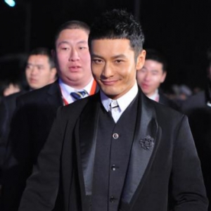明星艺考趣事:黄晓明拄拐考试 苗圃把动物演成树