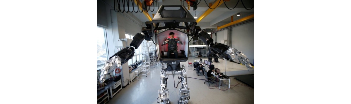 韩仿制《阿凡达》机器人 高4米可自由做动作(图)