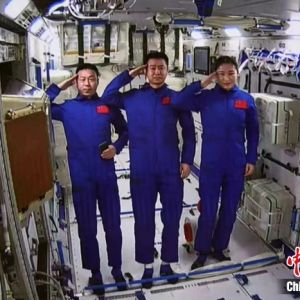 问天实验舱舱门开启 中国航天员首次在轨进入科学实验舱