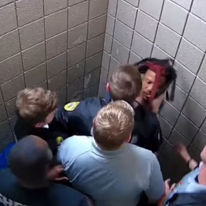 美国非裔男子被拘留期间遭5名警察殴打 律师呼吁进行刑事调查 ...
