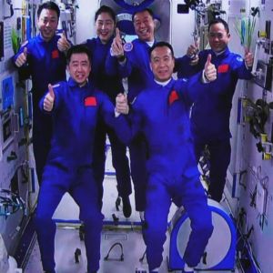 海外网评：“太空会师”，中国飞天梦永无止境