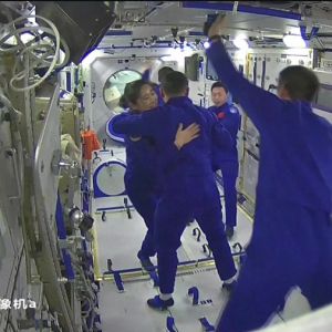 海评面：“太空会师”再添中国航天“名场面”