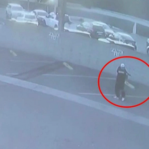 美国男子持突击步枪冲进警局袭警 局长愤怒：犯罪分子太嚣张 ...